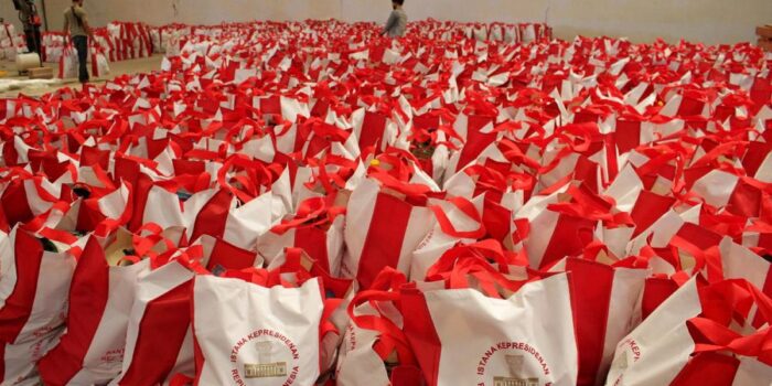 Berita KPK Usut Harga Barang yang Disuplai untuk Bansos Presiden Covid-19