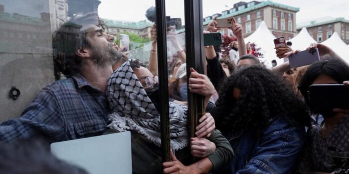 Berita Universitas Columbia Skors-Coret 80 Mahasiswa karena Demo Kecam Israel