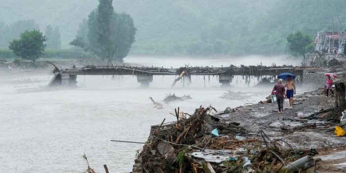 Berita Banjir Besar Tewaskan 30 Orang di Beijing China, 80 Ribu Dievakuasi