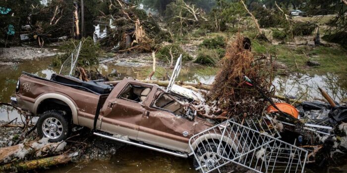 Berita Banjir Bandang Terjang Texas, 50 Orang Tewas