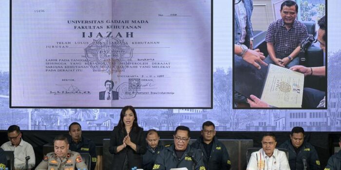 Berita TPUA Serahkan Bukti Lagi, Minta Kasus Ijazah Jokowi Naik Penyidikan