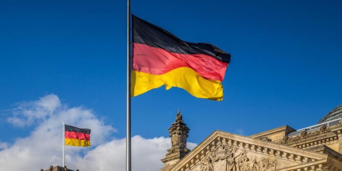 Berita Ini yang Wajib Kamu Tahu untuk Bisa Kerja Legal di Inggris dan Jerman