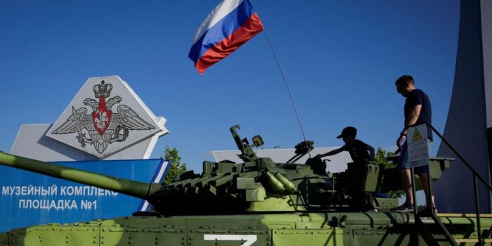 Berita Korea Utara Pasok 40 Persen Amunisi Perang Rusia