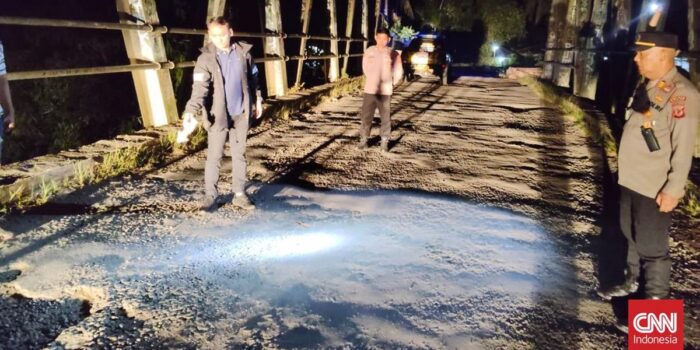 Berita Duel Maut Jembatan Parigi, Pelajar SMP Cianjur Jatuh Tewas di Sungai