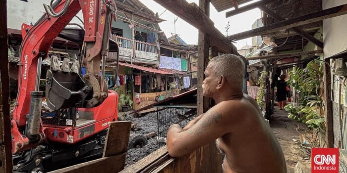 Berita Pengerukan Kali Anak Krukut di Kawasan Padat Penduduk Jakarta