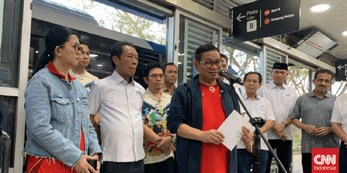 Berita Pramono Ungkap Alasan TransJakarta Blok M-Ancol Cuma Pakai Bus Listrik