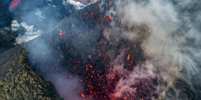 Berita Gunung Api Terbesar di Rusia Meletus usai Terguncang Gempa M 8,8