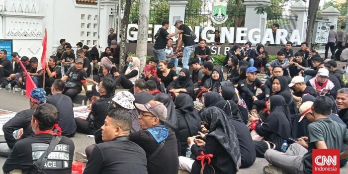 Berita Rumah Dinas Gubernur Banten Diblokir Guru, Protes Tunjangan dan SPMB