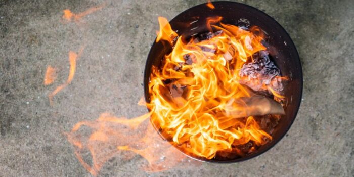 Berita Panik Diciduk KPK Malaysia, Tersangka Korupsi Bakar Uang Rp3,8 M