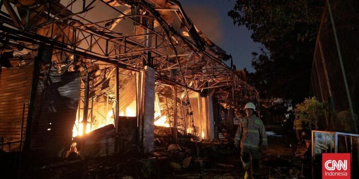Berita 500 Kios Pasar Taman Puring Terbakar