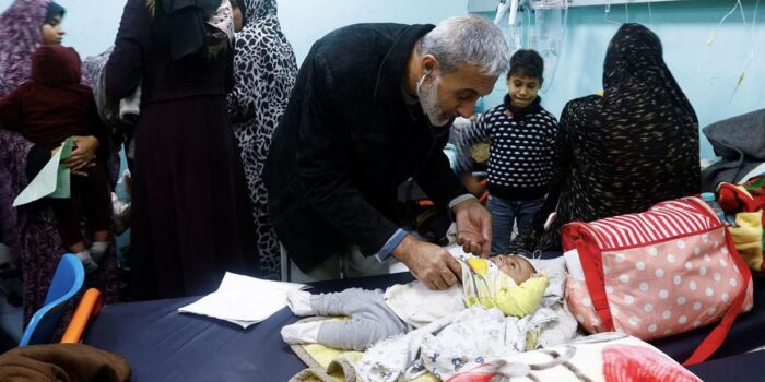 Berita Dokter di Gaza Juga Kelaparan, Pingsan saat Tangani Pasien