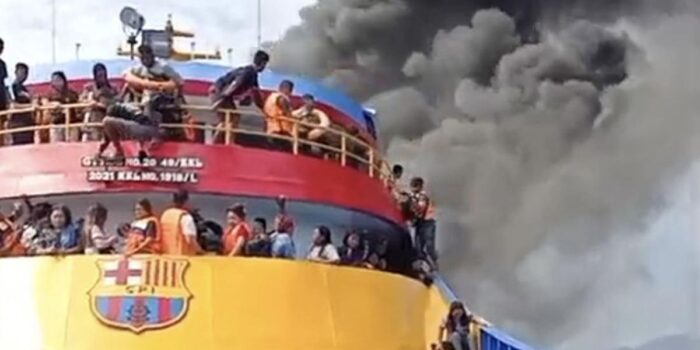 Berita Cerita Penumpang KM Barcelona Nekat Lompat ke Laut Saat Kapal Terbakar
