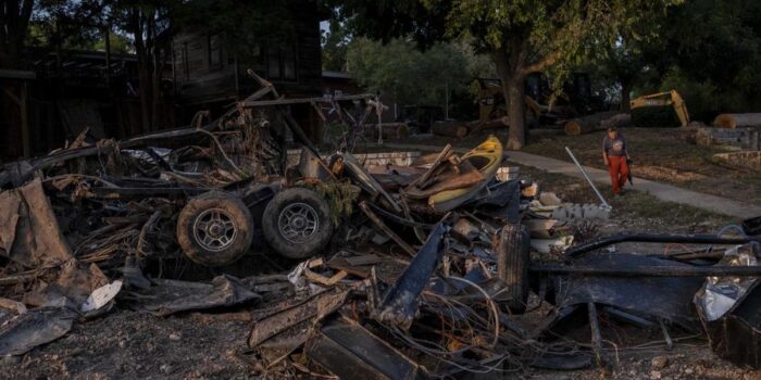 Berita Texas Porak-Poranda Diamuk Banjir Bandang, 120 Orang Tewas