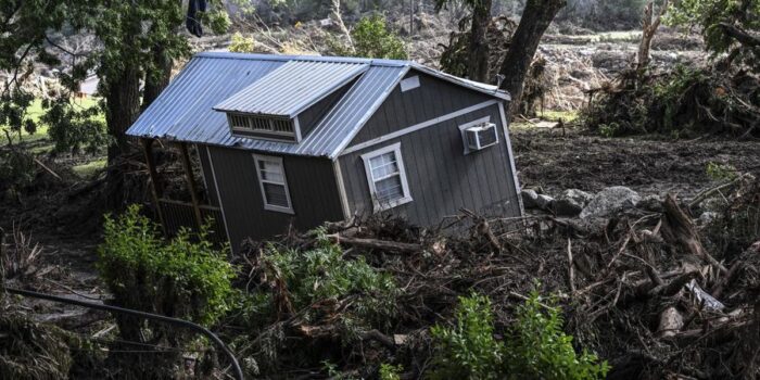 Berita Detik-detik Rumah Tersapu Amukan Banjir Bandang di Texas