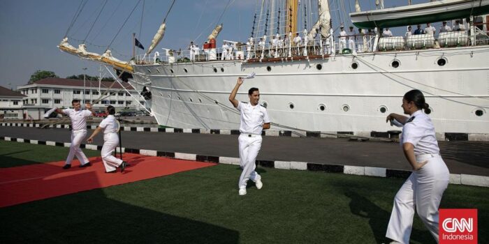 Berita Kapal Latih Esmeralda Milik AL Chile Bersandar di Tanjung Priok