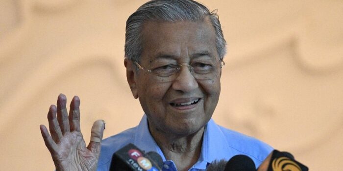 Berita Eks PM Malaysia Mahathir Mohamad Berusia 1 Abad Hari Ini