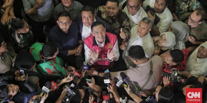 Berita Tom Lembong Divonis 4,5 Tahun Penjara dan Denda Rp750 Juta