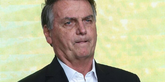 Berita Mantan Presiden Brasil Bolsonaro Wajib Pakai Alat Pemantau