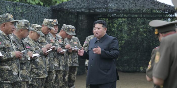 Berita Kim Jong Un Pantau Latihan Militer: Siap Perang-Hancurkan Musuh