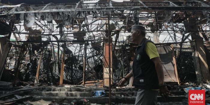 Berita Polisi Ambil Sampel Abu Hingga Kabel Usut Kebakaran Pasar Taman Puring