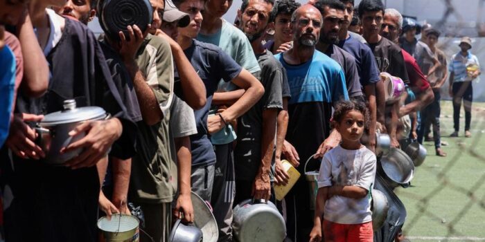 Berita Ratusan Truk Bantuan Tiba di Penyebarangan Gaza