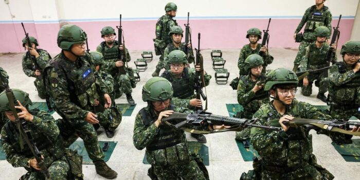 Berita Taiwan Pamer Latihan Militer Besar-besaran