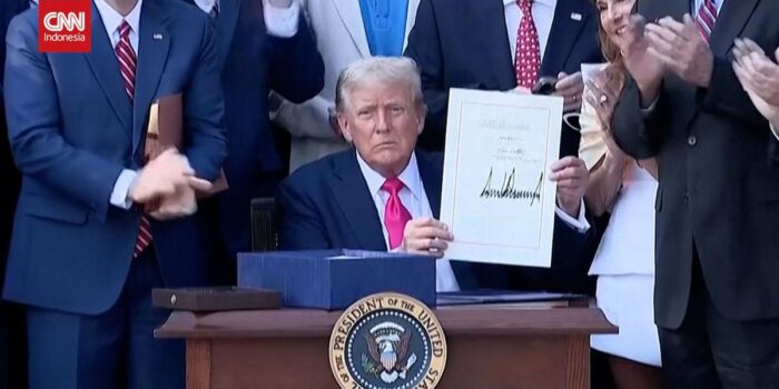 Berita Momen Trump Sahkan UU One Big Beautiful Bill di Gedung Putih