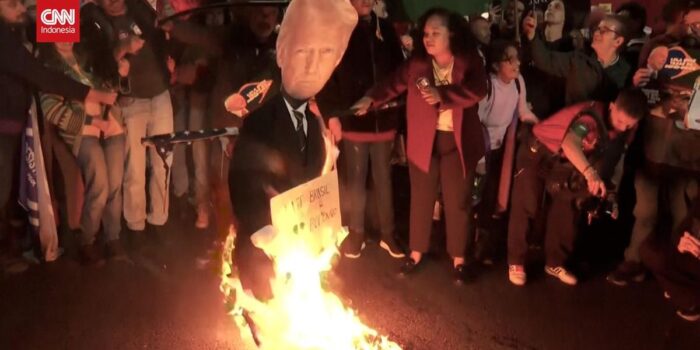 Berita Pedemo Brasil Bakar Boneka Trump Protes Kebijakan Tarif