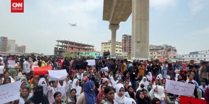 Berita Siswa Demo usai Jet Tempur Jatuh Tabrak Sekolah di Bangladesh