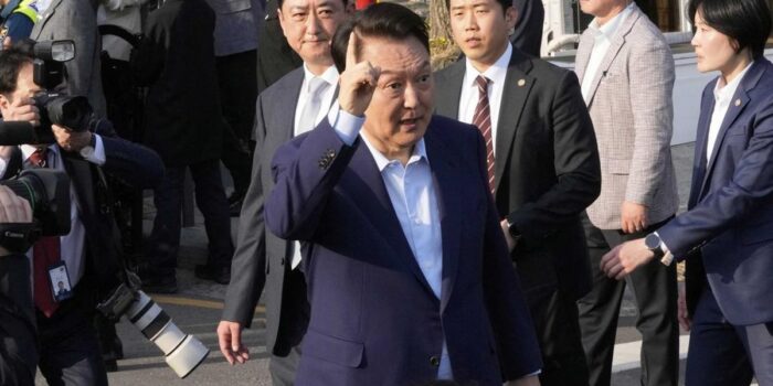 Berita Eks Presiden Korsel Yoon Suk Yeol Didakwa Salahgunakan Kekuasaan