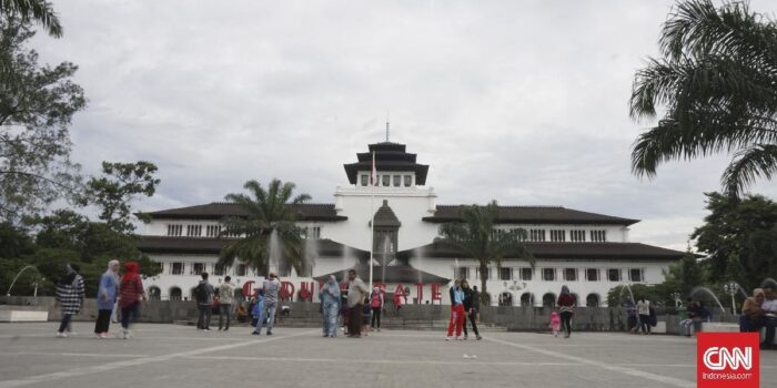 Berita Dedi Mulyadi Mau Ubah Halaman Depan Gedung Sate Jadi Lapangan Upacara