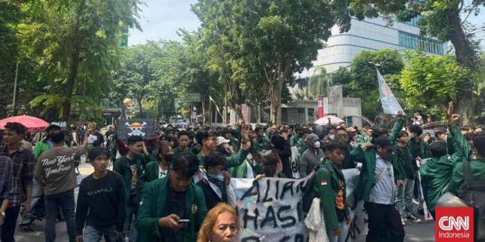 Berita 39 Ditangkap, 6 Polisi Luka