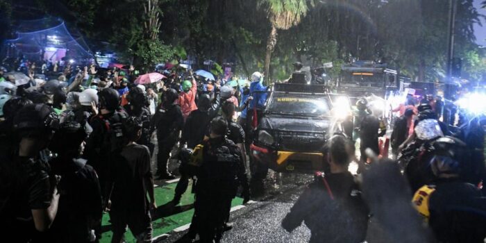 Berita Ojol Kepung Brimob, Lalin Arah Salemba Dialihkan ke Flyover Senen