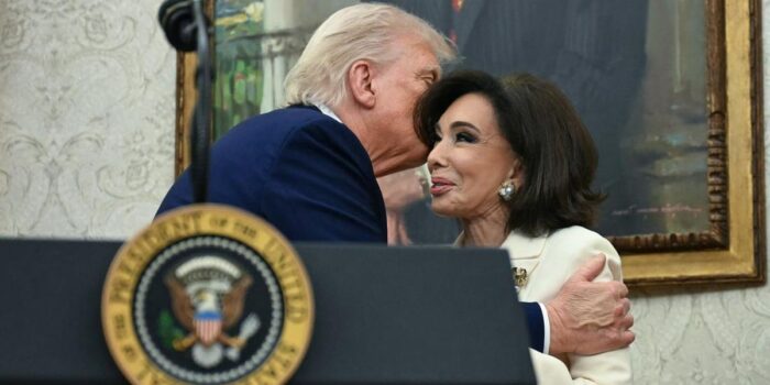 Berita Trump Angkat Eks Pembawa Acara Fox News Jadi Jaksa Federal