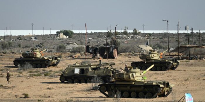 Berita 40 Ribu Tentara Mesir Siaga Tinggi di Perbatasan Israel, Ada Apa?