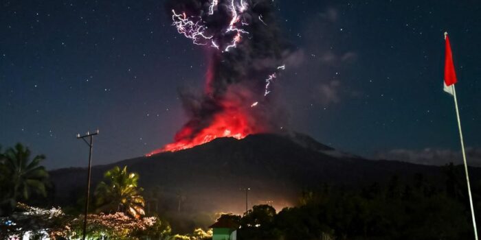 Berita Status Awas Lewotobi Erupsi 18 Km, Banyak Penerbangan Dibatalkan
