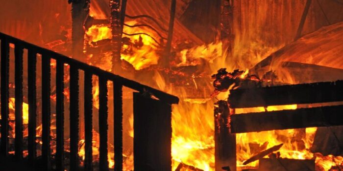 Berita DPRD Makassar Dibakar Saat Rapat Paripurna, Walkot Berhasil Dievakuasi