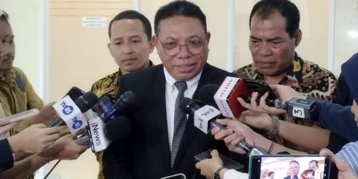 Berita Profil Inosentius Samsul, Calon Hakim MK yang Lama Berkarier di DPR