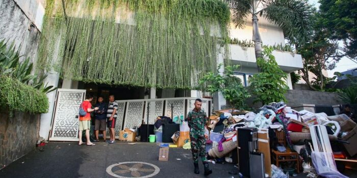 Berita Massa Geruduk Rumah Menkeu Sri Mulyani