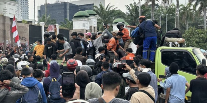 Berita Massa Kembali Demo DPR, Lalu Lintas Tersendat