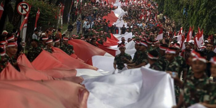 Berita Kibar Merah Putih Raksasa di Seantero Negeri