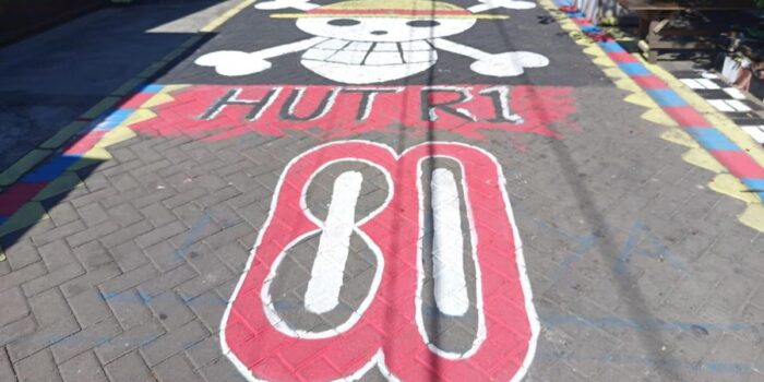 Berita Pemkot Surabaya Tertibkan Enam Titik Bendera dan Mural One Piece