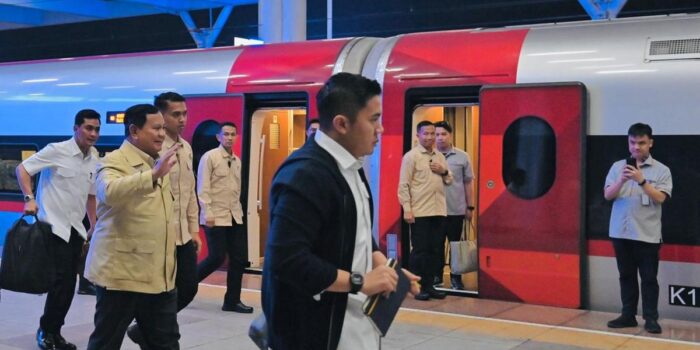 Berita Kunker ke Jabar, Prabowo Naik Kereta Cepat Whoosh