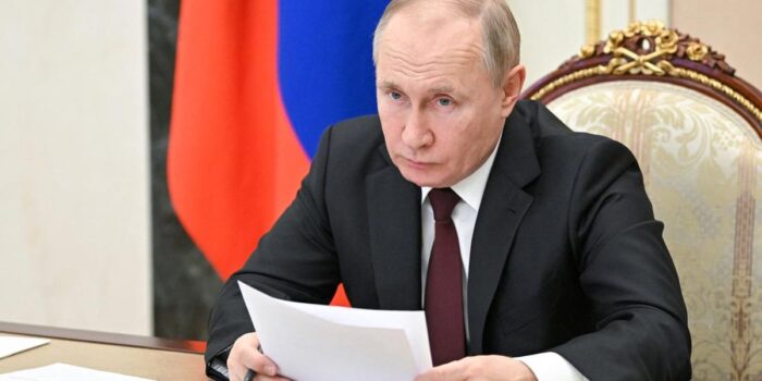 Berita Rusia Tangkap Wagub Kursk Diduga Makan Duit Pertahanan Perangi Ukraina
