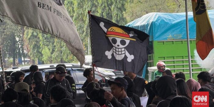 Berita Mahasiswa Gelar Aksi Protes, Warga Makassar Buru Bendera One Piece