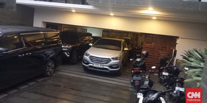 Berita KPK Sebut STNK Mercedec Benz yang Disita Kasus BJB Milik BJ Habibie
