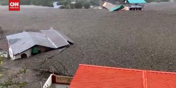 Berita Detik-detik Banjir Lumpur Kubur Desa di India Utara