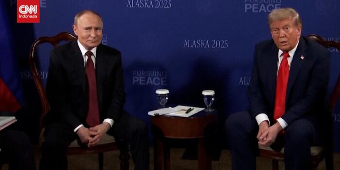 Berita Muka Bingung Putin Dihujani Pertanyaan Perang di Ukraina