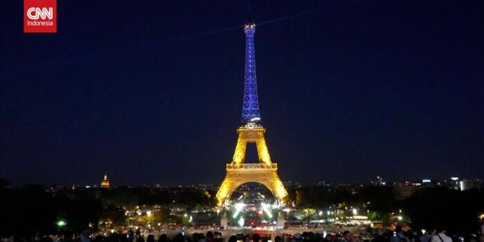Berita Eiffel Menyala Biru-Kuning Peringati Hari Kemerdekaan Ukraina