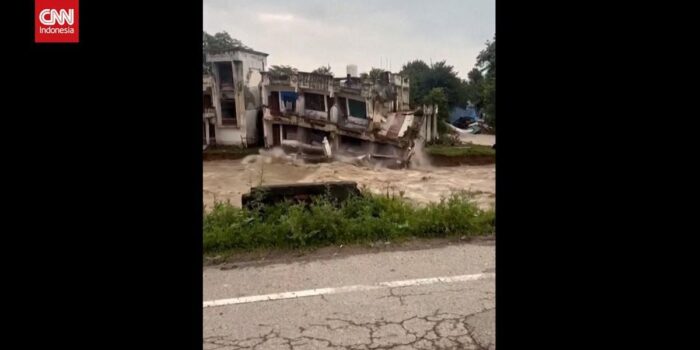 Berita Detik-detik Gedung Runtuh di India Akibat Banjir Bandang